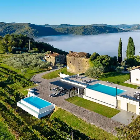 With Private Pool & View Near Motovun, Casa Mille Olivi Modern Vila Buzet